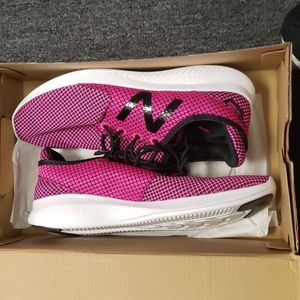 New balance WCOASL3S women's sneaker size 8.5